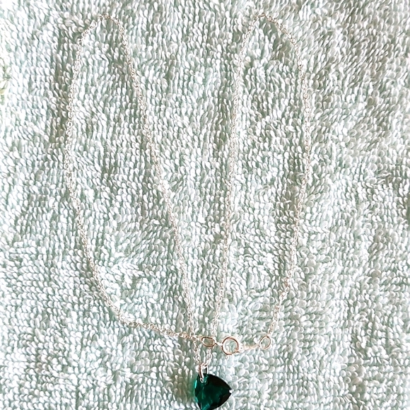 Sterling Silver Emerald Green Pendent! - Picture 2 of 3